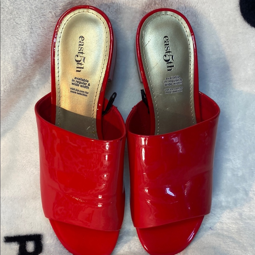 EAST 5th RED SHINY SANDALS SIZE 9 HEEL 1 1/2 inches